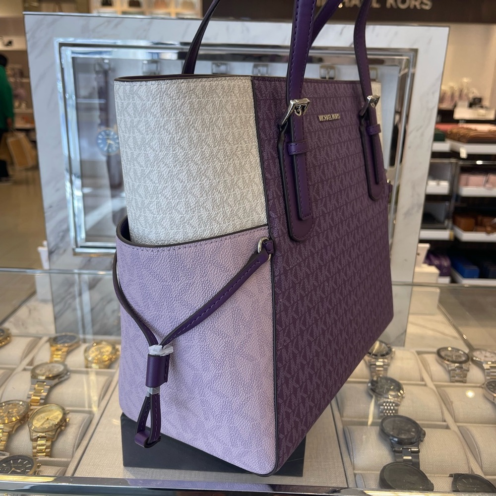 MICHAEL KORS Voyager Large Color-Block Signature Logo Shoulder Tote 
Dark Purple - Picture 15 of 16